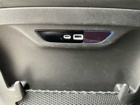 Used 2024 Chrysler Pacifica Touring-L image 19