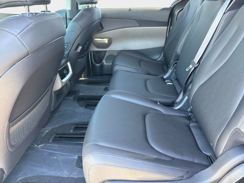 New 2026 Kia Carnival EX image 10