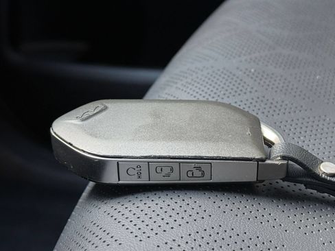 Used 2026 Kia Carnival FWD image 22
