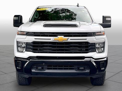 Used 2024 Chevrolet Silverado 2500 Custom w/ Custom Value Package AWD/4WD image 4