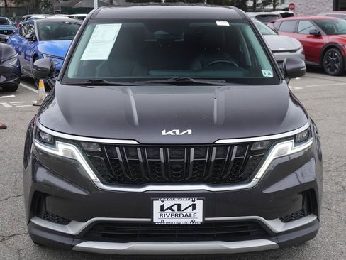 Used 2022 Kia Carnival LX image 12