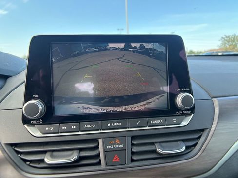 Used 2024 Nissan Altima 2.5 SV image 8