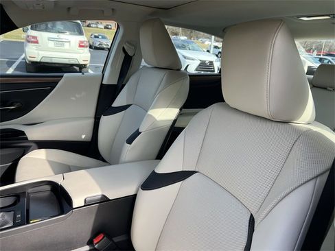Used 2025 Lexus ES 350 w/ Premium Package image 9