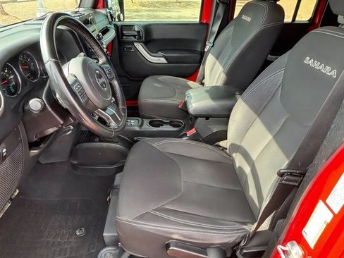 Used 2018 Jeep Wrangler Unlimited Sahara w/ Connectivity Group AWD/4WD image 21