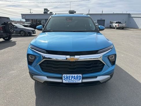 Used 2025 Chevrolet TrailBlazer LT image 2