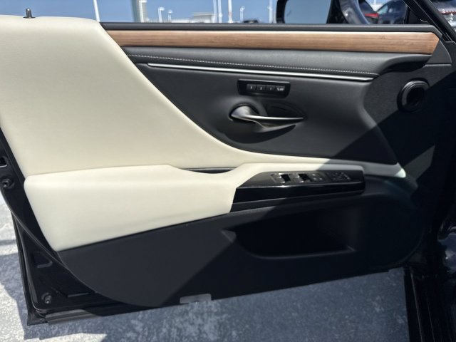 Certified 2025 Lexus ES 350 w/ Technology Package FWD image 13
