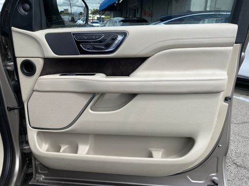 Used 2019 Lincoln Navigator Select w/ Cargo Package RWD image 33