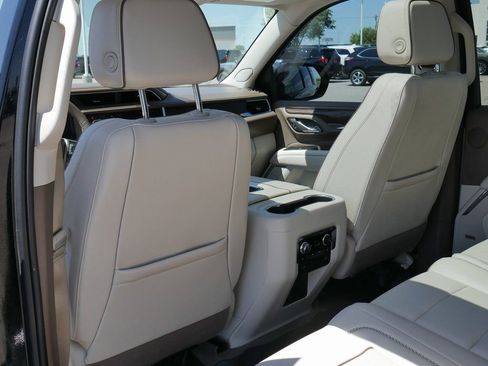 Used 2023 GMC Yukon XL Denali AWD/4WD image 42