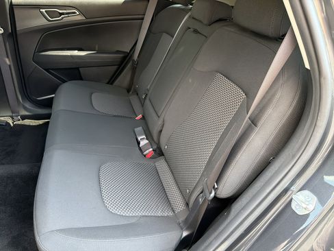 Used 2023 Kia Sportage LX AWD/4WD image 16