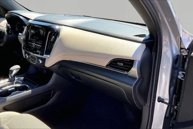 Used 2023 Chevrolet Traverse LS FWD image 19