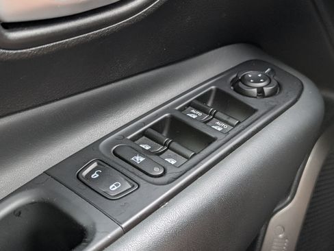 Used 2023 Jeep Renegade Latitude AWD/4WD image 24