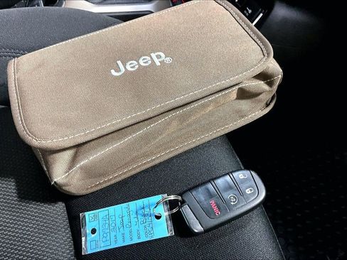 Used 2017 Jeep Renegade Latitude image 32