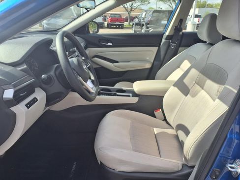 Used 2025 Nissan Altima 2.5 SV image 17