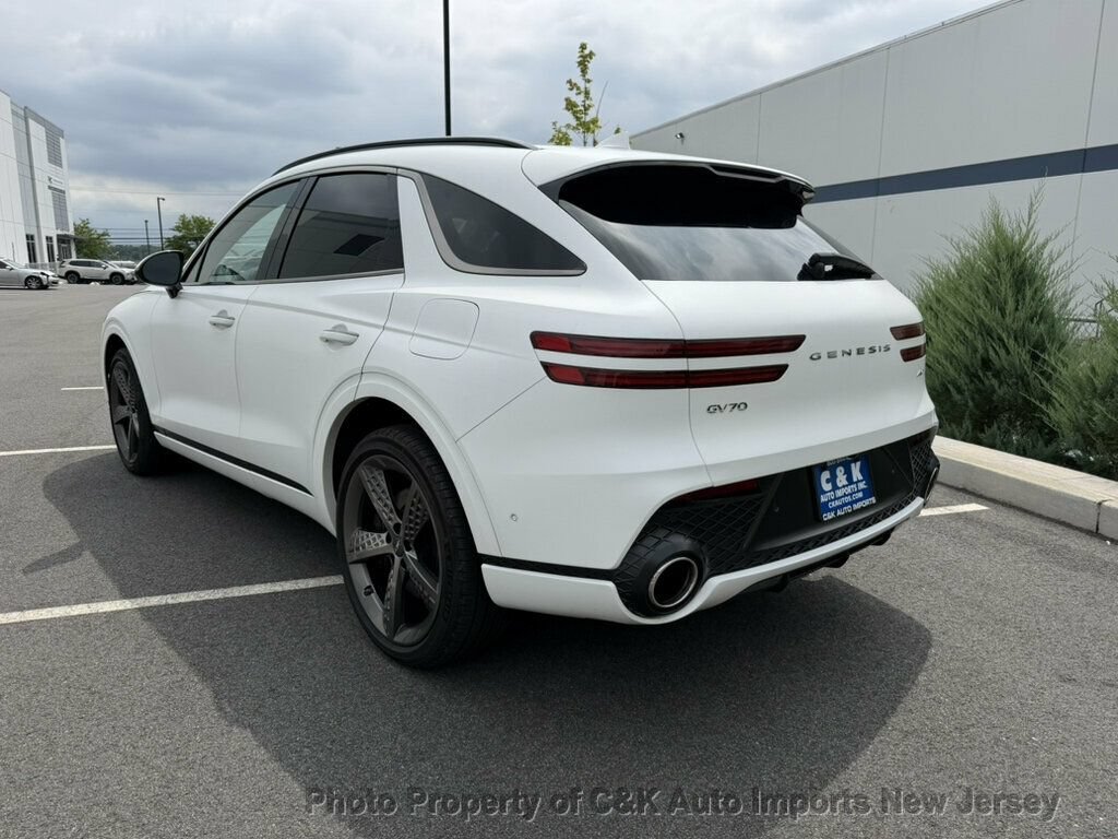 Used 2023 Genesis GV70 2.5T w/ Sport Prestige Package AWD/4WD image 3