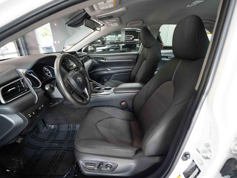 Used 2021 Toyota Camry LE FWD image 9