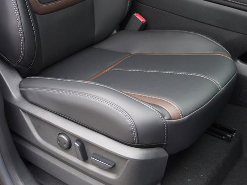 New 2026 Nissan Armada SL w/ Captain's Chari Seat Package image 12