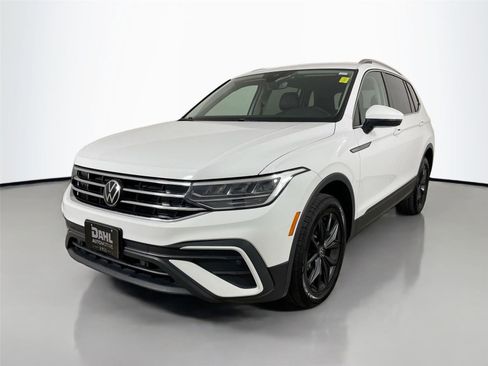 Used 2024 Volkswagen Tiguan SE AWD/4WD image 4