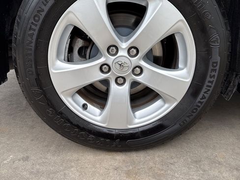 Used 2016 Toyota Sienna LE FWD image 25
