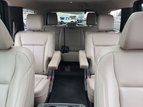 Used 2021 Ford Expedition XLT image 30