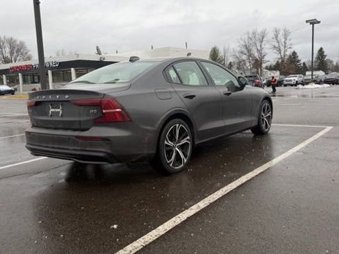 Used 2024 Volvo S60 B5 Core image 7