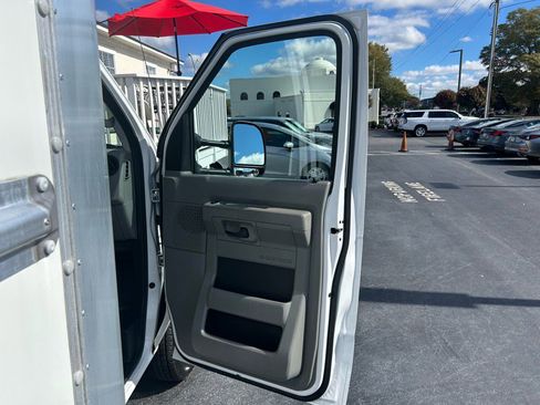 Used 2022 Ford E-350 and Econoline 350 Super Duty image 22