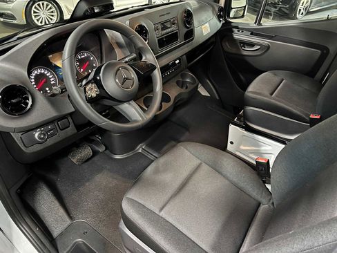 Used 2025 Mercedes-Benz Sprinter 2500 image 23