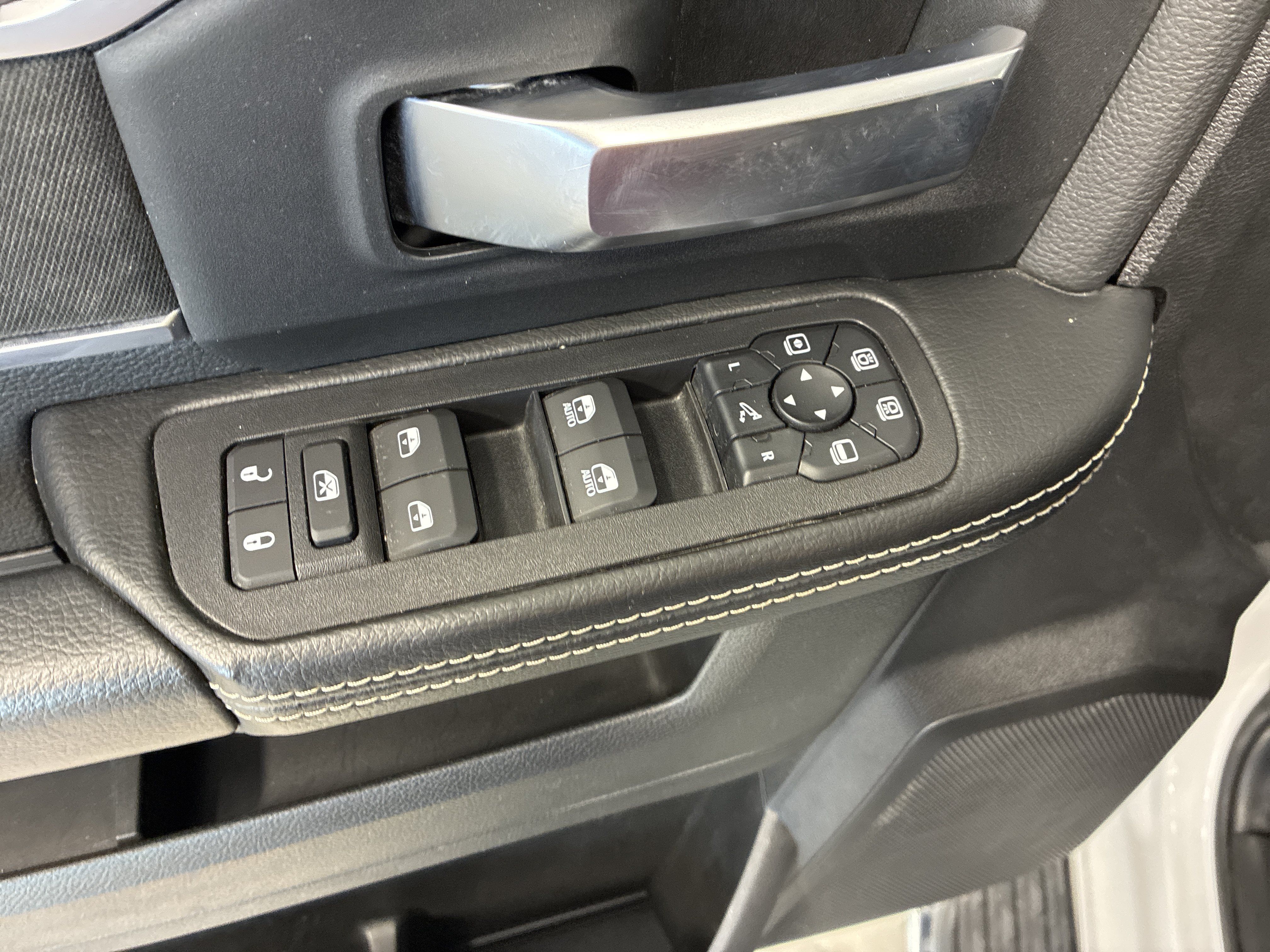 Certified 2025 RAM 2500 Big Horn AWD/4WD image 19