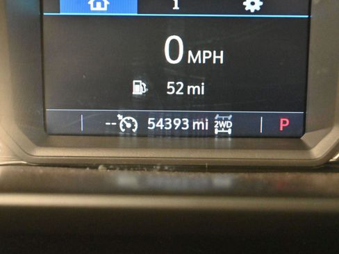 Used 2021 GMC Sierra 1500 4x4 Crew Cab w/ Sierra Value Package image 21