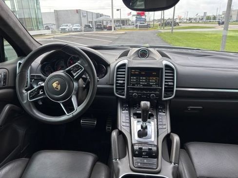 Used 2016 Porsche Cayenne Turbo AWD/4WD image 13