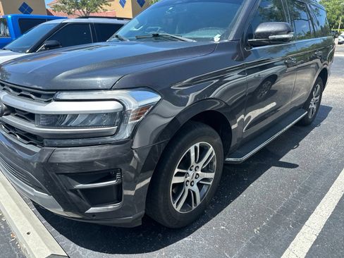 Used 2022 Ford Expedition XLT AWD/4WD image 2
