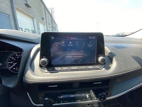 Used 2024 Nissan Rogue SV w/ SV Premium Package AWD/4WD image 16