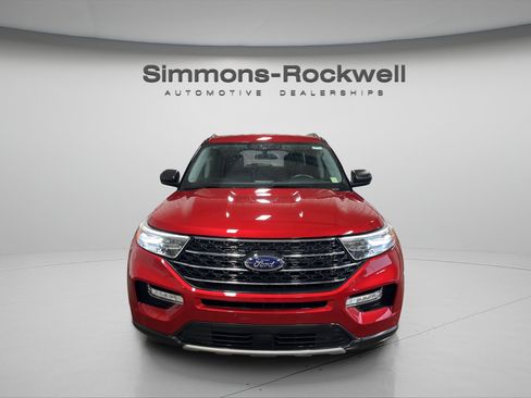 Used 2023 Ford Explorer XLT w/ Equipment Group 202A AWD/4WD image 9