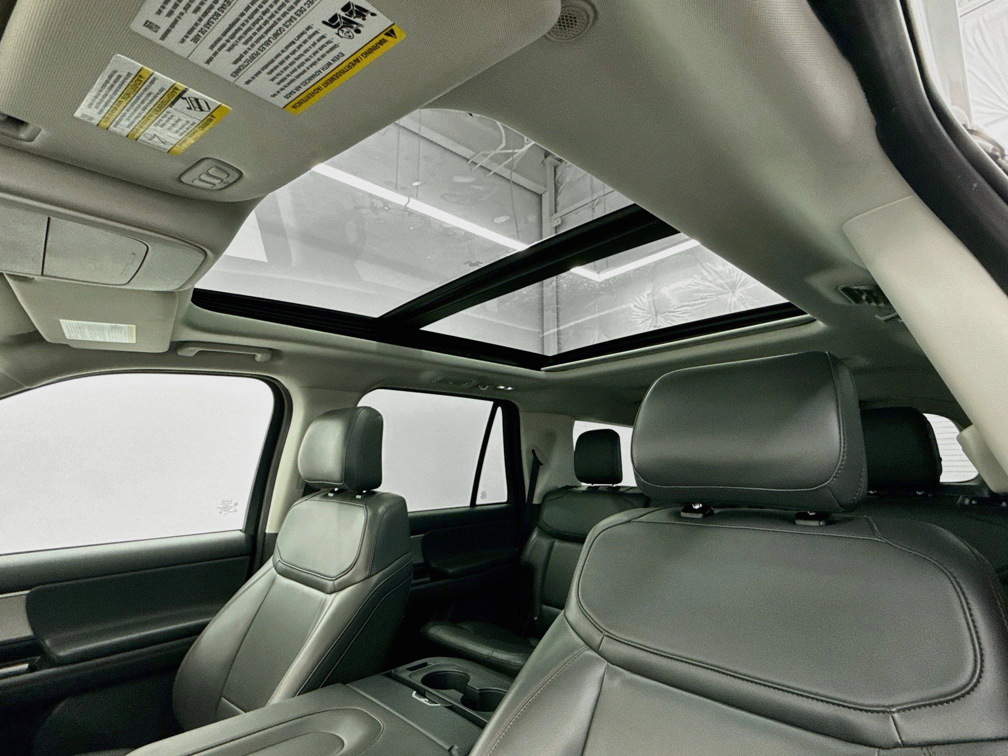 Used 2025 Ford Expedition Active AWD/4WD image 27