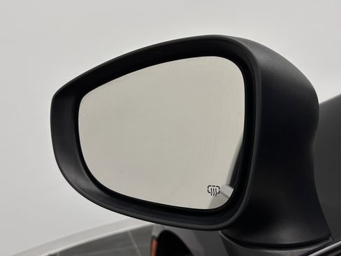 Used 2024 Chrysler Voyager LX FWD image 12