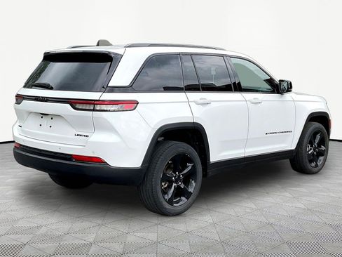 Used 2023 Jeep Grand Cherokee Limited w/ Black Appearance Package AWD/4WD image 6