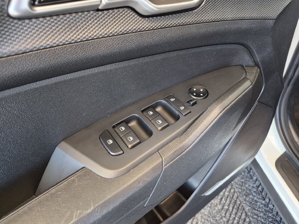 Used 2023 Kia Sportage LX AWD/4WD image 15