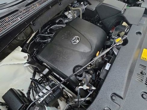 Used 2017 Toyota Highlander XLE AWD/4WD image 29