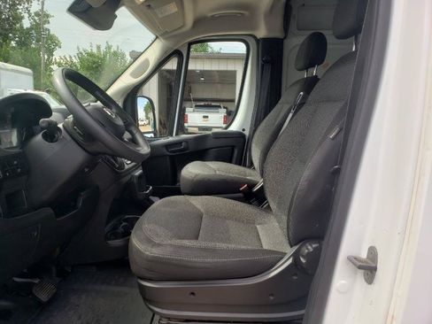 Used 2025 RAM ProMaster 2500 w/ Convenience Group FWD image 17