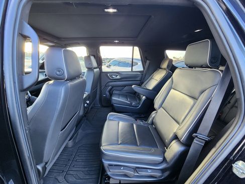 Used 2022 GMC Yukon SLT w/ SLT Premium Package image 18