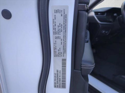 Used 2022 Jeep Grand Cherokee Laredo w/ Luxury Tech Group I AWD/4WD image 23