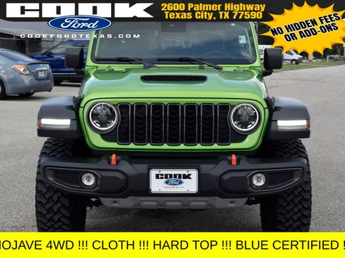 Used 2025 Jeep Gladiator Mojave w/ Convenience Group AWD/4WD image 2