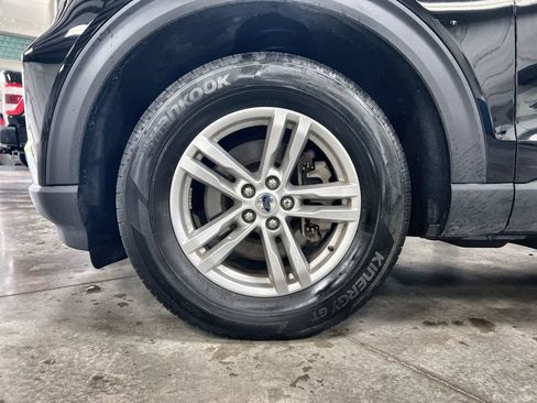 Used 2023 Ford Explorer XLT w/ Equipment Group 202A AWD/4WD image 11