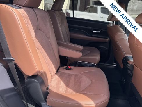 Used 2024 Toyota Grand Highlander AWD Hybrid image 11