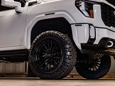 Used 2025 GMC Sierra 2500 Denali Ultimate image 16