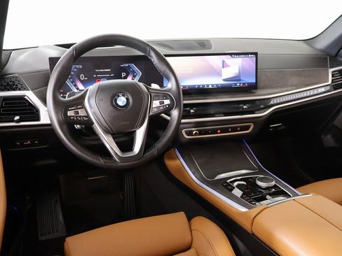 Used 2025 BMW X5 xDrive40i w/ Premium Package image 2