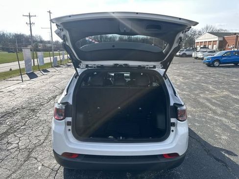 Used 2023 Jeep Compass Latitude AWD/4WD image 21