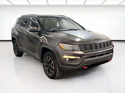 Used 2019 Jeep Compass Trailhawk image 3