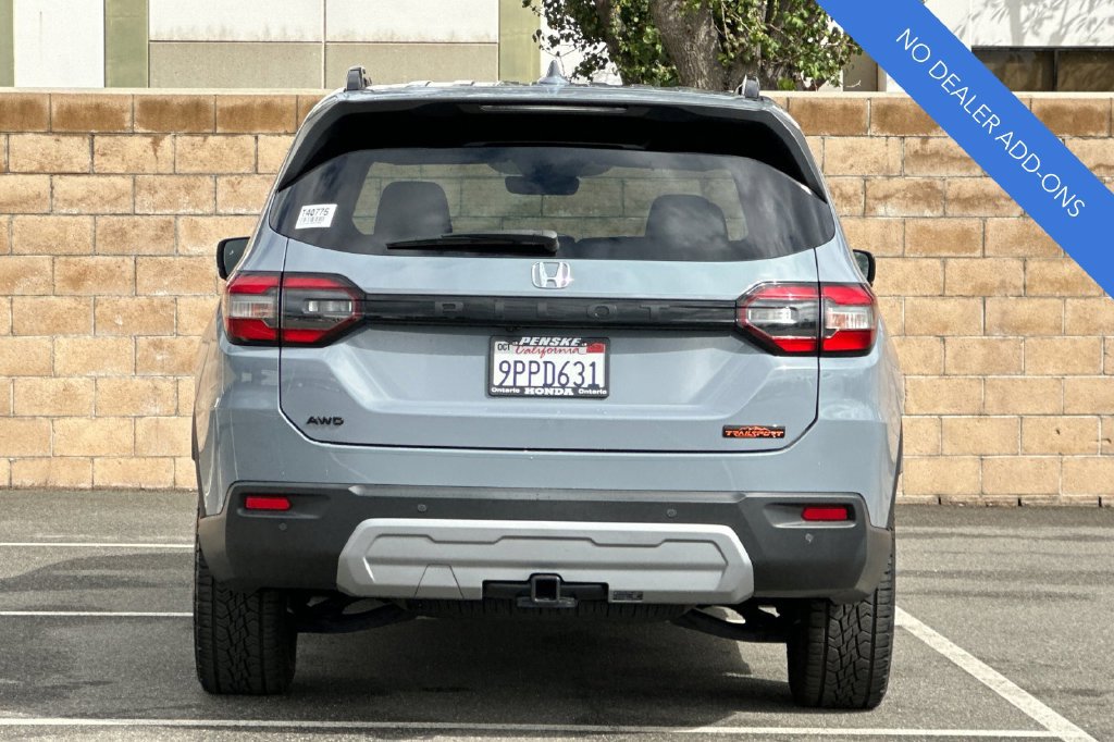 Certified 2025 Honda Pilot TrailSport image 5