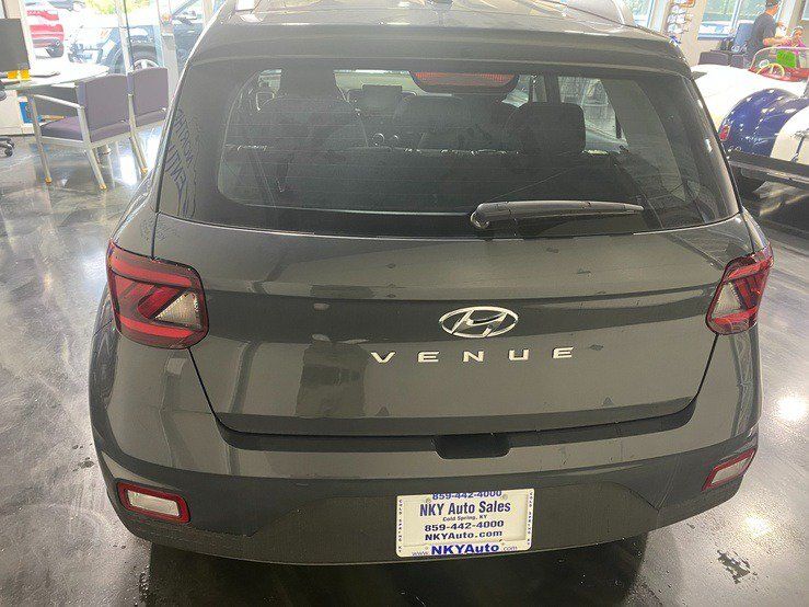 Used 2026 Hyundai Venue SEL FWD image 5