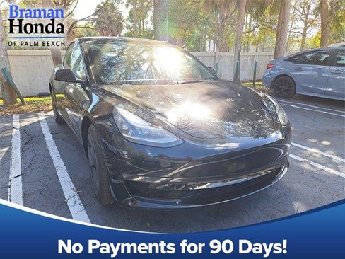 Used 2023 Tesla Model 3 Standard Range image 1